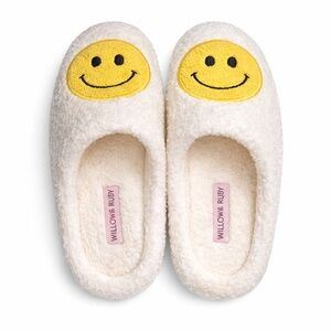 Willow & Ruby Womens L 9 10 Fuzzy Slippers Smiley Face Soft Cozy Indoor
